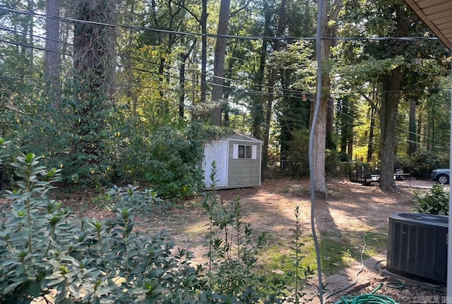 view of yard featuring cooling unit and a shed