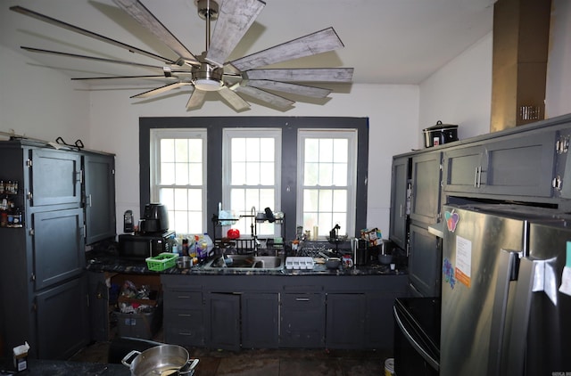 kitchen featuring sink, black appliances, gray cabinetry, and ceiling fan