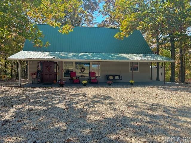 view of front facade featuring a carport