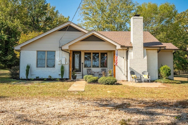 view of front of house featuring a front yard