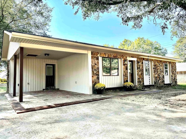 single story home featuring a carport