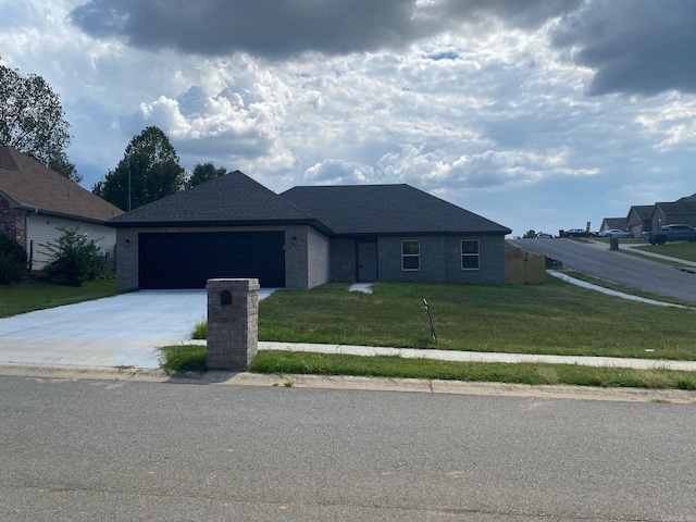 view of front of house featuring a front yard and a garage