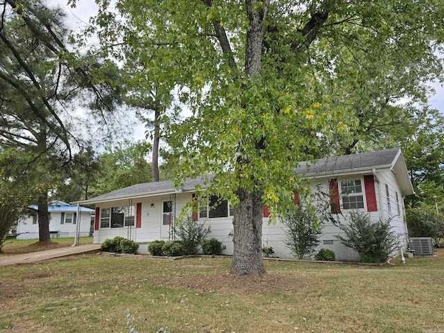 ranch-style home with a front yard