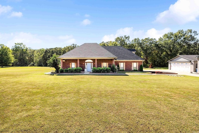 view of front of home featuring a front lawn and a garage