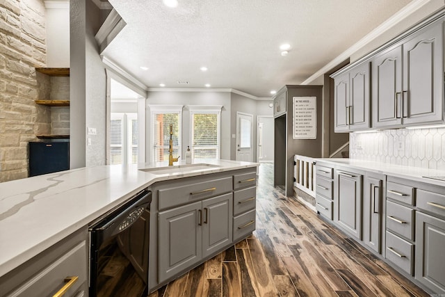 kitchen featuring dark hardwood / wood-style floors, tasteful backsplash, crown molding, gray cabinets, and wine cooler