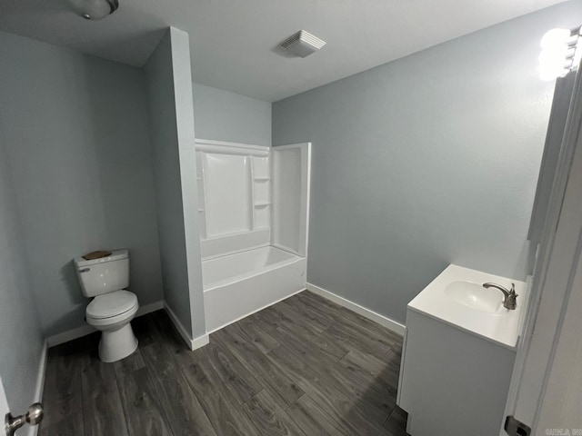 full bathroom featuring wood finished floors, toilet, vanity, baseboards, and visible vents