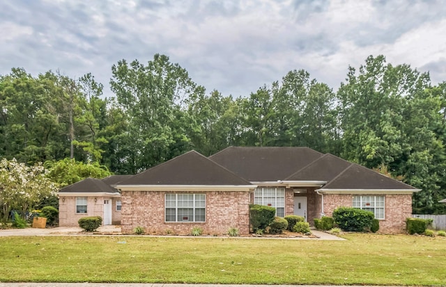 single story home featuring a front yard