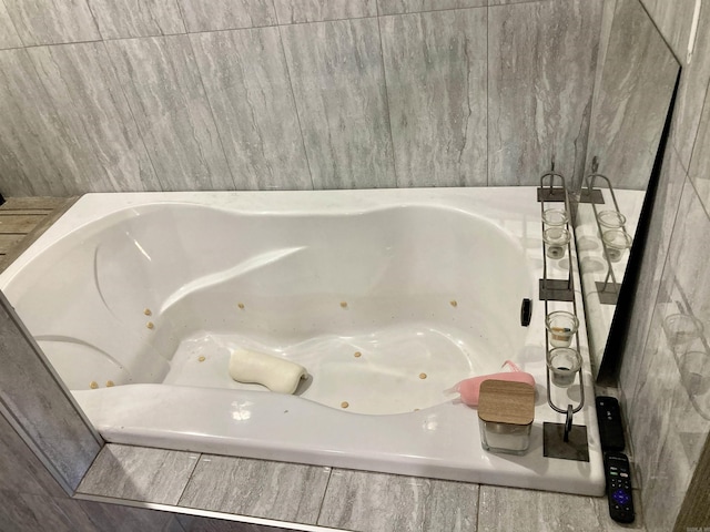 183 Sunny Gap Rd, Conway, AR 72032 - bathroom view of a jetted tub