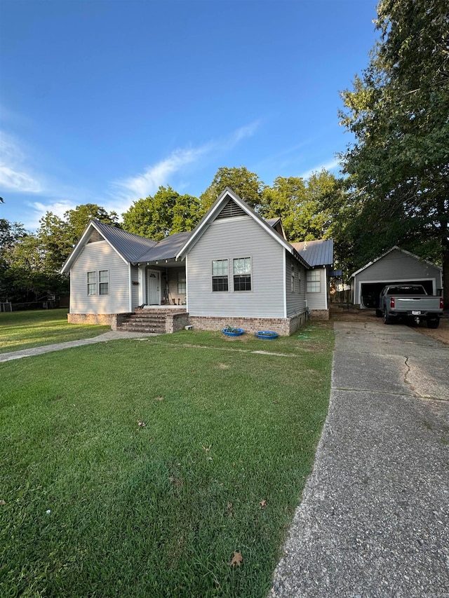 view of front of property with a front yard