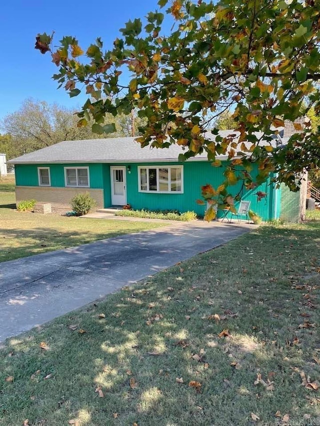 view of front of home with a front yard