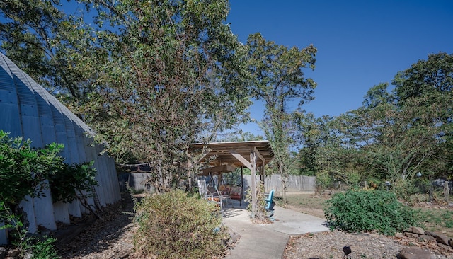 view of yard featuring a patio