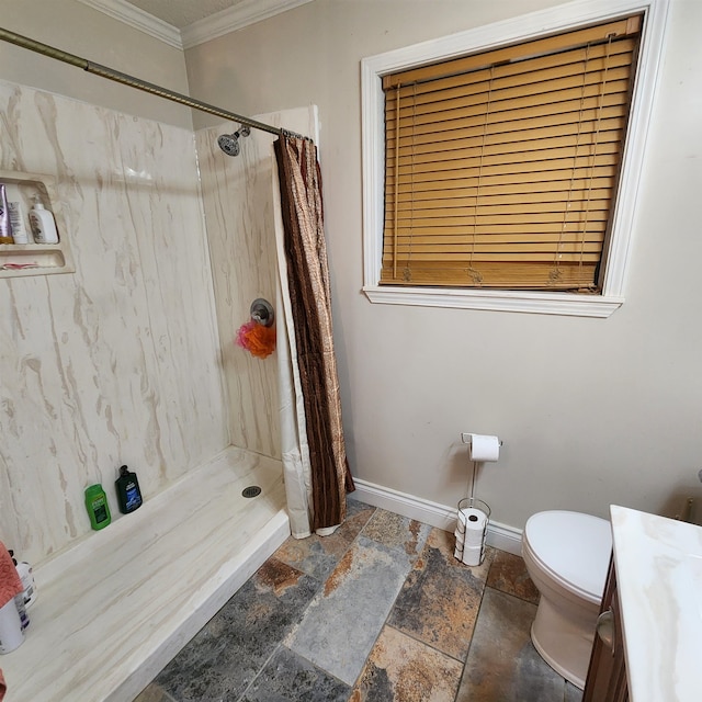 bathroom with toilet, vanity, a shower with shower curtain, and crown molding