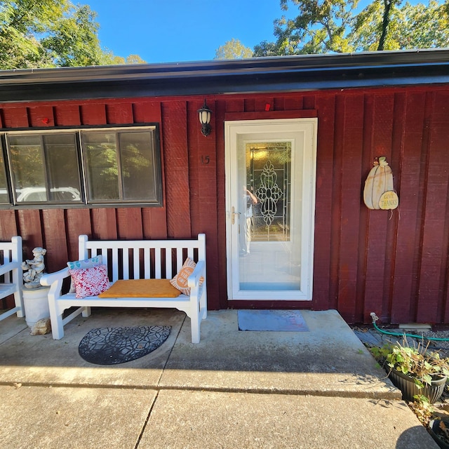 property entrance featuring a patio