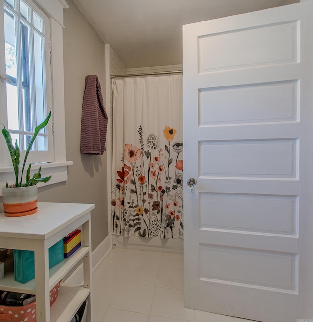 bathroom featuring shower / tub combo