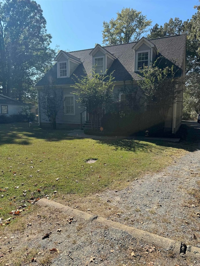 cape cod-style house with a front yard