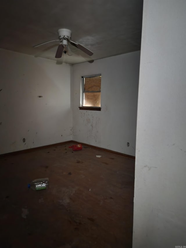 empty room featuring ceiling fan