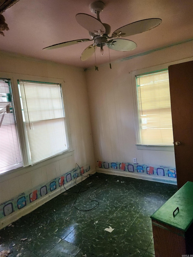 empty room featuring ceiling fan