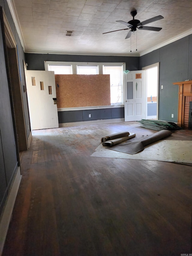 unfurnished room featuring crown molding, hardwood / wood-style floors, and ceiling fan