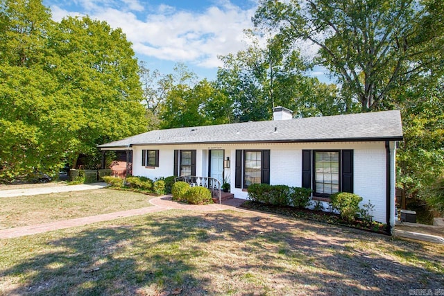 single story home featuring a front lawn and covered porch