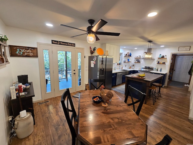 dining area with sink, dark hardwood / wood-style floors, and ceiling fan