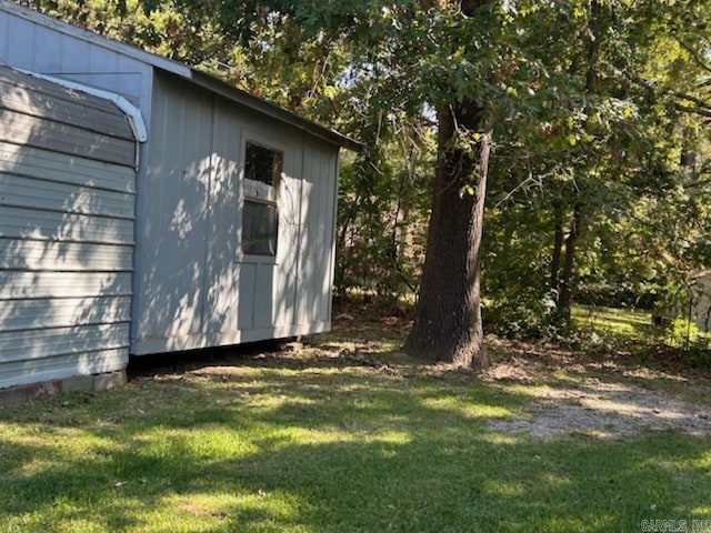 view of outdoor structure featuring a yard