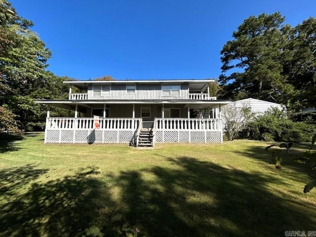 view of front facade with a front yard and covered porch