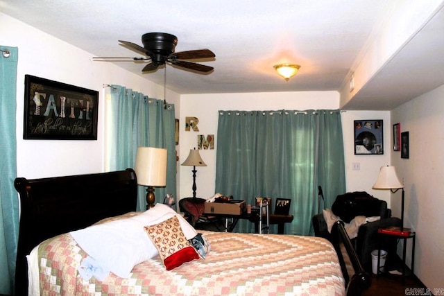 bedroom with ceiling fan