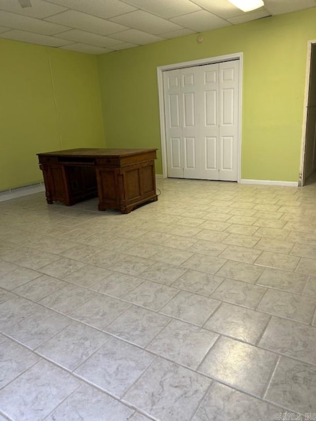 empty room featuring a drop ceiling