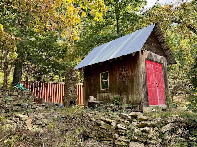 view of outbuilding