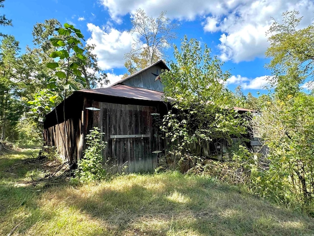 view of outdoor structure