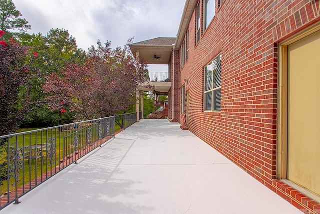 exterior space featuring a balcony