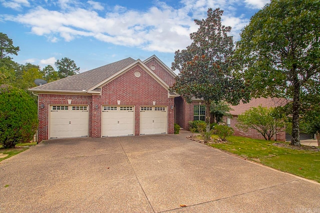 view of front of property featuring a front yard and a garage