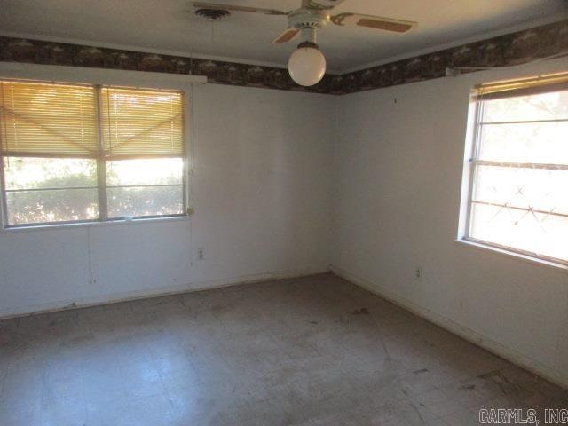 spare room with ceiling fan