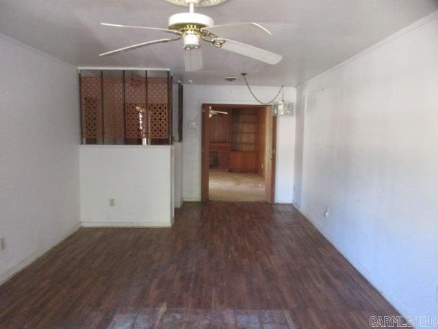 empty room with dark wood-type flooring and ceiling fan