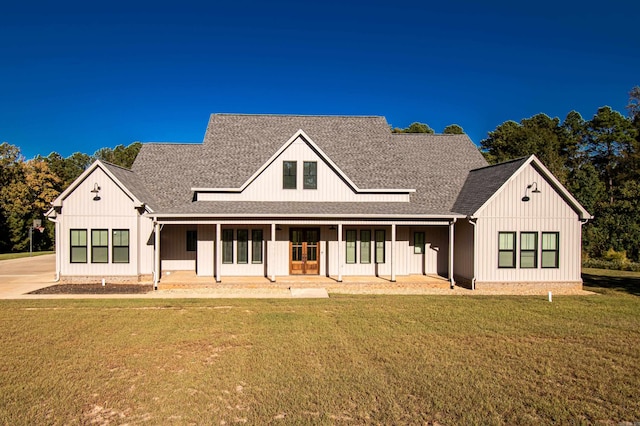 view of front of property featuring a porch and a front lawn