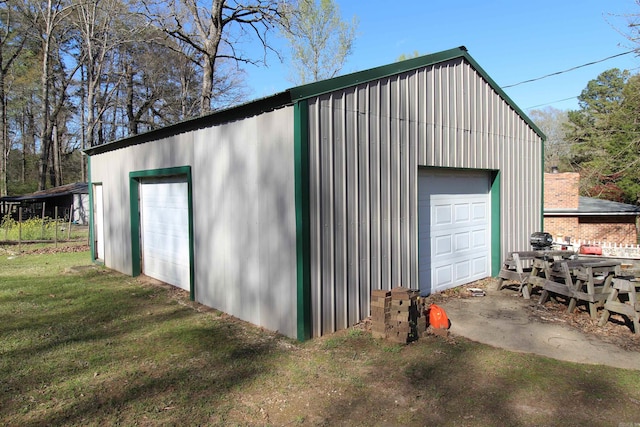 view of detached garage