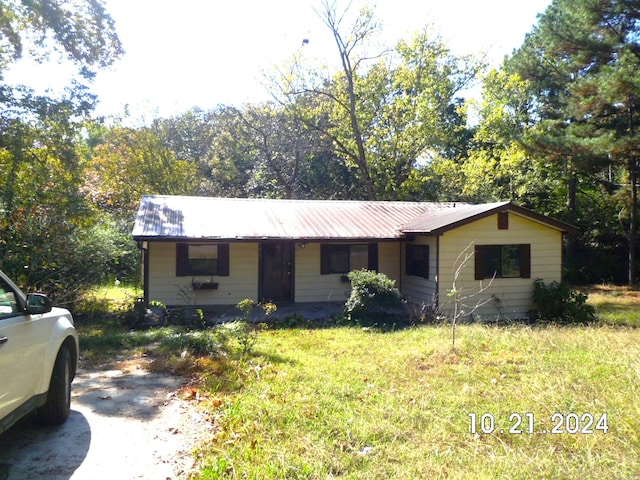 ranch-style house with a front lawn