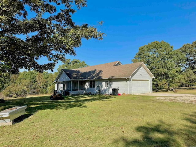 view of front of property featuring a front yard and a garage