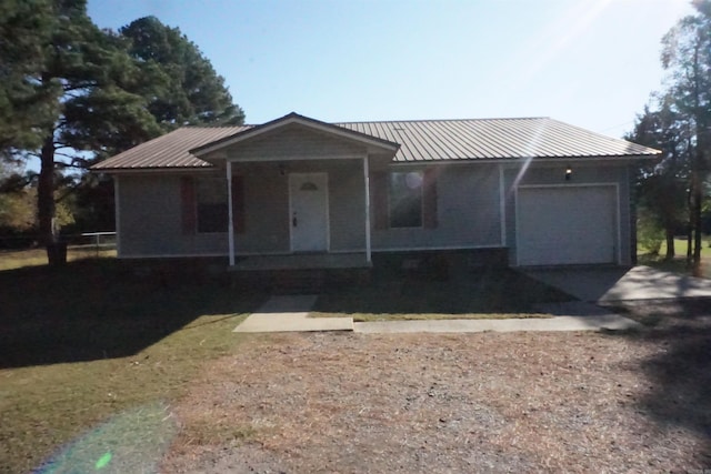 view of front facade featuring a garage and a porch