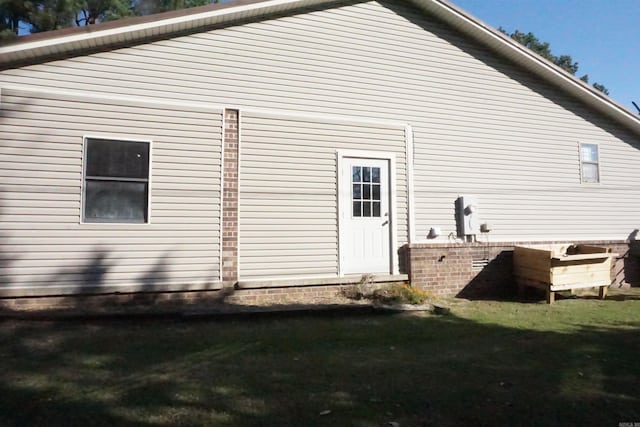 back of house featuring a yard