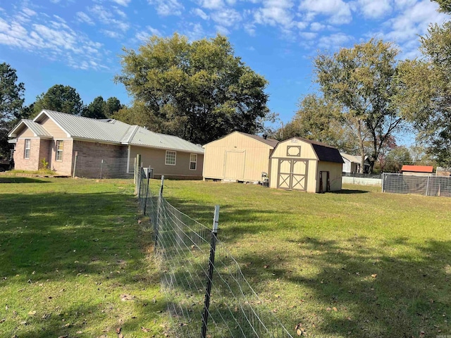 view of yard with a shed