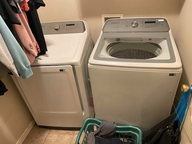 washroom featuring independent washer and dryer and light tile patterned floors