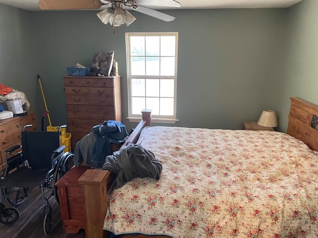 bedroom featuring ceiling fan