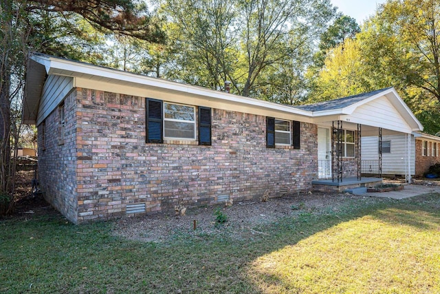 ranch-style home with a front lawn