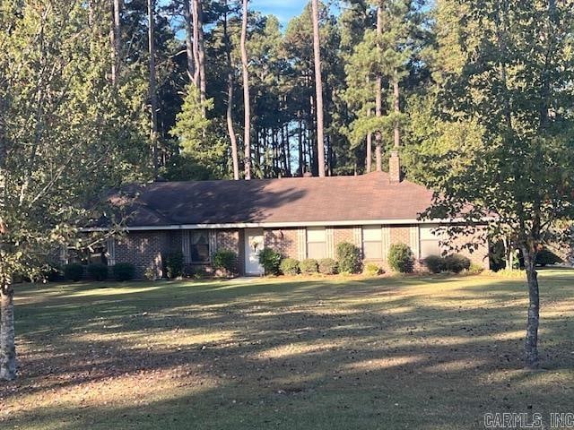 single story home featuring a front yard