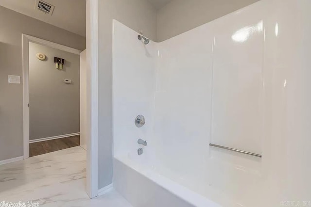 bathroom with tub / shower combination