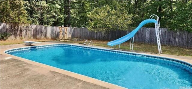 view of patio featuring a fenced backyard and a ceiling fan
