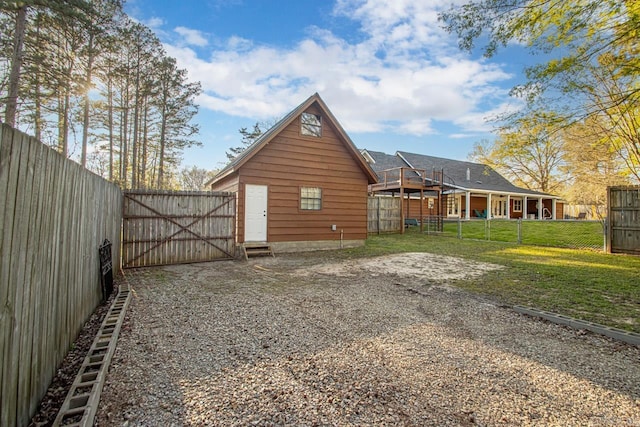 back of house featuring a lawn