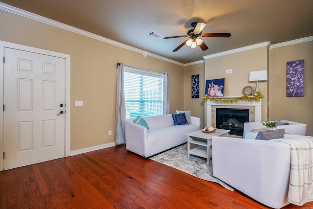 living room featuring hardwood / wood-style floors, crown molding, and ceiling fan