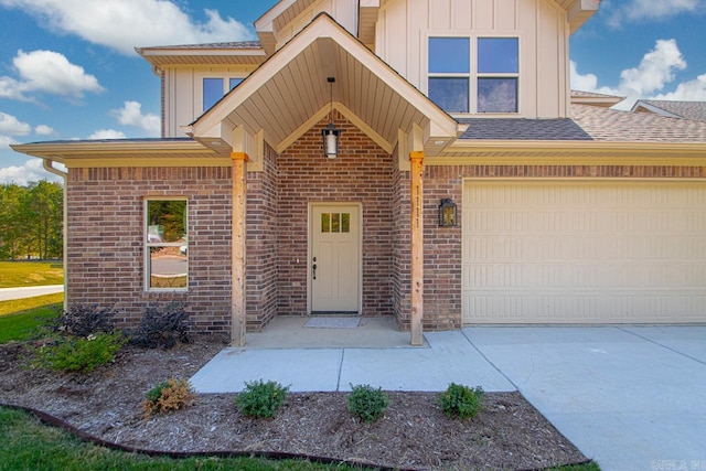 view of front of house featuring a garage